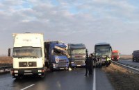 На одесской трассе из-за гололеда произошло ДТП с 11 автомобилями