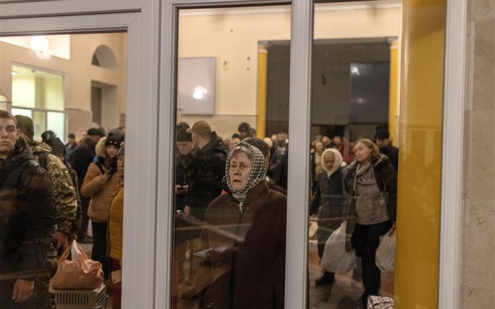 Евакуаційні потяги сьогодні їдуть з Херсона та Покровська