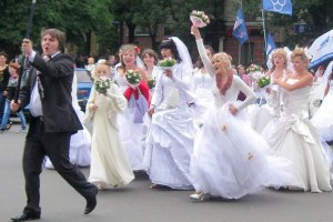 Украинкам запретили выходить замуж в 17 лет 