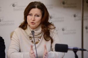 Богословская не верит, что Янукович прогнулся "под империю пьянства и нищеты"