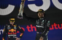 В FIA сообщили, какие санкции применят к Ферстаппену, если он намеренно выбьет Хэмилтон в решающей гонке сезона Формулы-1