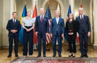 Лідери США та держав Північної Європи на саміті пообіцяли продовжувати підтримувати Україну