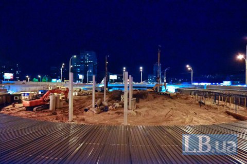 На платформе станции метро "Героев Днепра" образовалась трещина