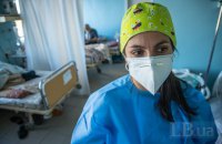 Кабмин увеличил расходы и выплаты медикам и их семьям
