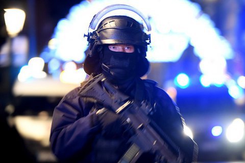 Во Франции уроженец Туниса с ножом напал на полицейский участок, есть жертвы 