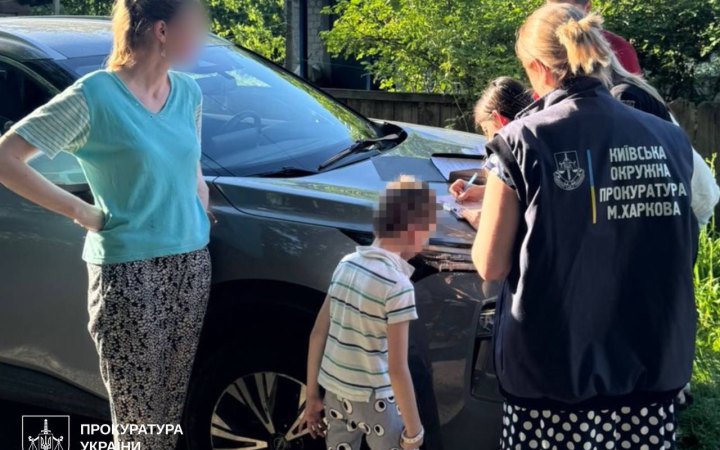 У Харкові 6-річного хлопчика вилучили від матері, після відео з побиттям
