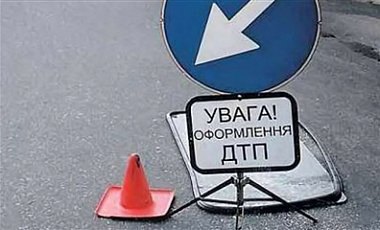В Харькове пьяный водитель врезался в снегоуборочную машину