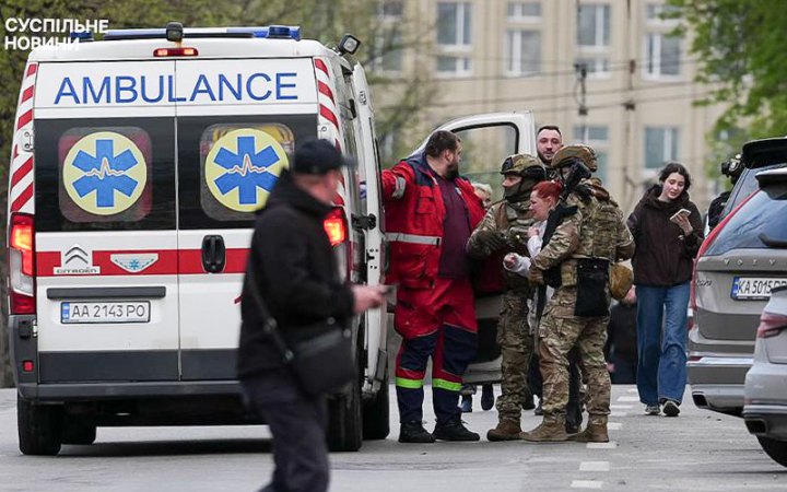 Після стрілянини в Києві в лікарнях залишаються 8 поранених, серед них дитина 