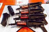 В офісі "УКРОПу" вилучили мільйон доларів і автомати