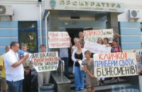 Активисты потребовали от прокуратуры остановить уничтожение сквера хотя бы на время проверки