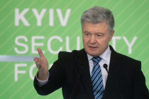 Порошенко: "Следует возобновить переговоры относительно дорожной карты Минских соглашений"