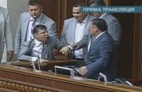 Депутати відмовилися змінити закон про мови. У Раді виникла бійка