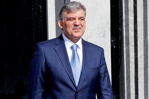 Президент Турции попал в больницу с диагнозом "отит"