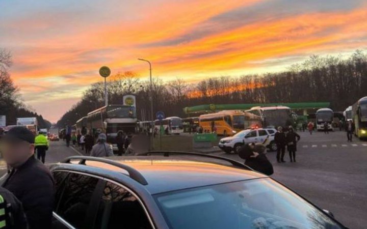 На пункті пропуску "Шегині" заблокували рух транспорту