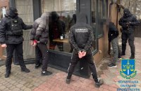 На Волині бандити “вибивали” гроші з пораненого військового, – СБУ
