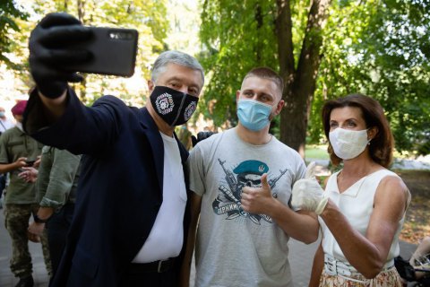 Порошенко предложил наградить бойца с позывным "Подлый" за операцию по эвакуации военного под Зайцевом