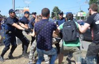 Полиция задержала двух сторонников спецроты "Торнадо" на акции у суда