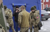 Боевики "ЛНР" передали украинской стороне военного, попавшего в плен