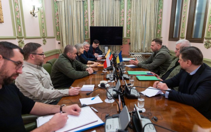 Єрмак зустрівся з представникам Польщі та Литви для проведення консультацій у форматі Люблінського трикутника
