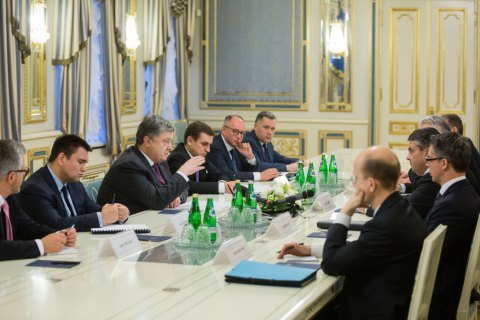 Порошенко ​заявил о необходимости новых "санкционных инструментов" против РФ