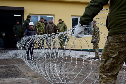 ГПСУ изготовила почти 2000 бухт колючей проволоки, которые пойдут на границу с Беларусью