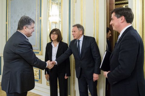 Порошенко поблагодарил делегацию Европарламента за принятие безвиза для Украины
