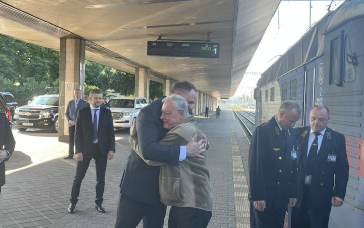 Спецпредставник США Кіт Келлог прибув до Києва. В Офісі президента озвучили теми, які хочуть обговорити