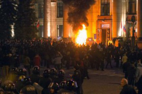 Суд приговорил 5 участников захвата Харьковской ОГА к 5 годам условно