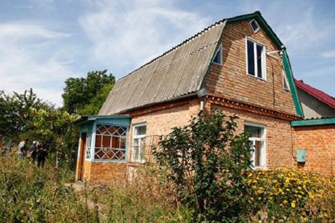 Пенсионер обнаружил у себя на даче в Хмельницком сумку с оружием и взрывчаткой