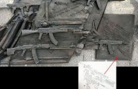 С памятника Калашникову в Москве уберут схему немецкого автомата 