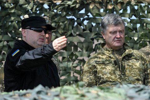 Порошенко звільнив Турчинова з посади секретаря РНБО