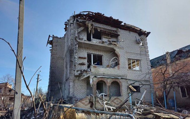 Росіяни скинули авіабомбу на лікарню в Донецькій області