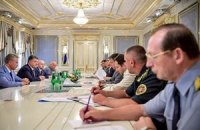 Порошенко хочет отправлять военкомов в зону АТО