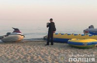 В Затоке гидроскутер врезался в мужчину на надувном матрасе, отдыхающий погиб