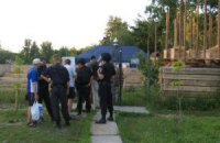Незаконное строительство церкви в парке "Победа" в Киеве приостановлено - строителей забрали в отделение милиции (ОБНОВЛЯЕТСЯ)