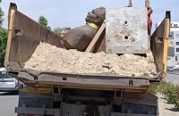 У Кам`янському демонтували бюст Брежнєва