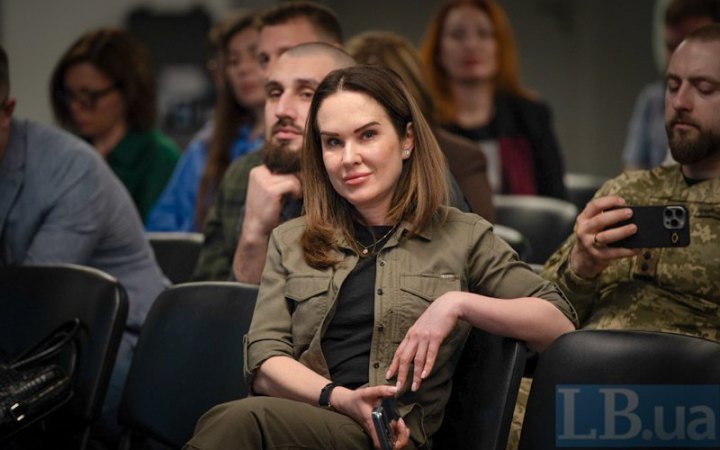 ​"Схеми" з’ясували, хто вніс заставу за Мудру. Серед них - прибиральниця, співачка і фірма, що торгує м’ясом 