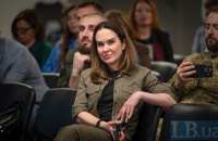 ​"Схеми" з’ясували, хто вніс заставу за Мудру. Серед них - прибиральниця, співачка і фірма, що торгує м’ясом 