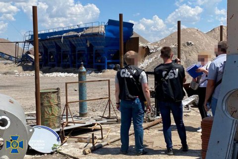 СБУ вилучила техніку з гранітного кар'єру підсанкційного бізнесмена