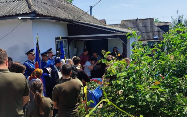 У Тальному сотні людей прощалися з нацгвардійцем Бондаренком, якого насмерть збили на блокпосту у Києві