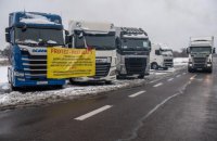 ​Біля трьох тисяч вантажівок стоять у чергах на польсько-українському кордоні через протести