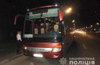 В Киеве нетрезвый мужчина ножом ранил двух пассажиров автобуса