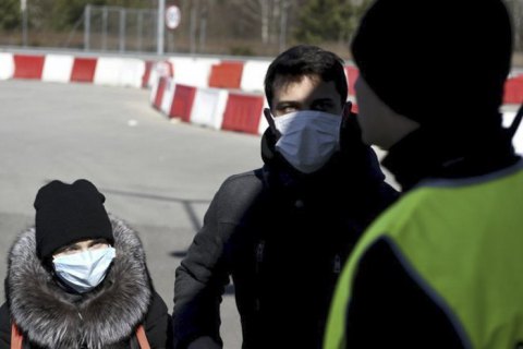 Українцям, які повертаються з-за кордону, дозволили в’їзд без тестів на ковід та самоізоляції