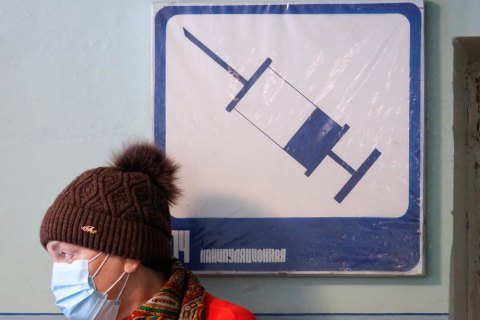 Руководитель европейского регулятора сравнила "Спутник V" с "русской рулеткой"