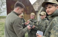 "Жовта Стрічка": дітей з окупованої Донеччини вивезли на Сахалін для військової підготовки