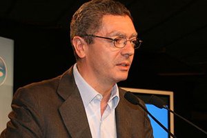 Министр юстиции Испании заявил о пересмотре закона об абортах