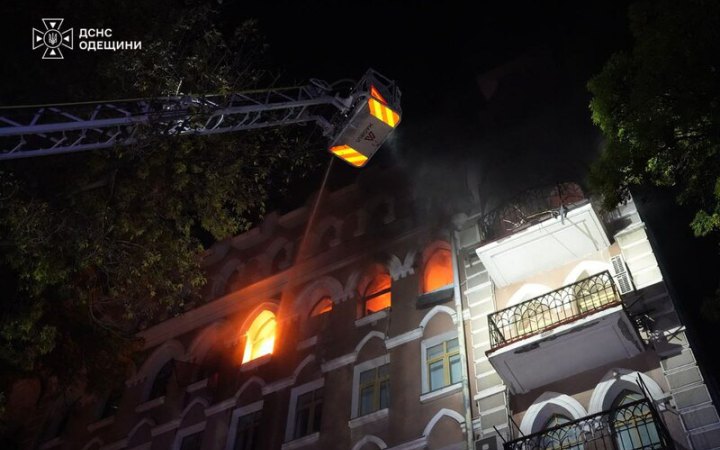 У багатоповерхівці в Одесі вибухнув невідомий предмет, є поранені