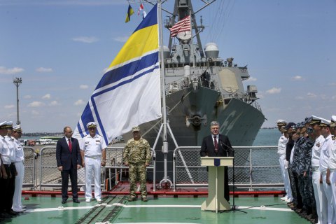 Порошенко посетил военные учения "Си Бриз-2017" 