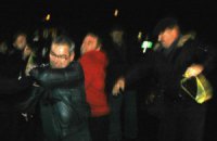 Милиция оттеснила активистов от памятника Дзержинскому в Запорожье (Обновлено)