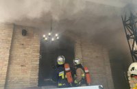 В центре Ровно горел гриль-бар, пожар тушили 23 спасателя